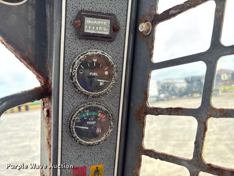 image for item DW7247 2008 Gehl 6640E skid steer loader