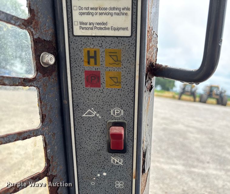 image for item DW7247 2008 Gehl 6640E skid steer loader