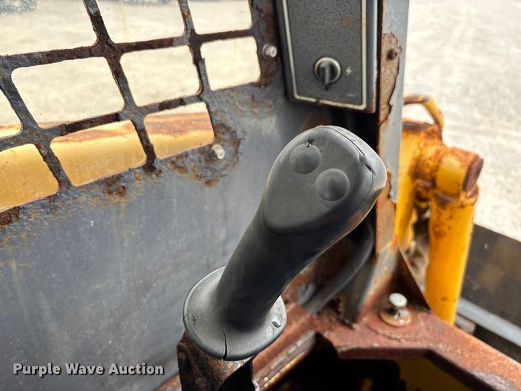 image for item DW7247 2008 Gehl 6640E skid steer loader