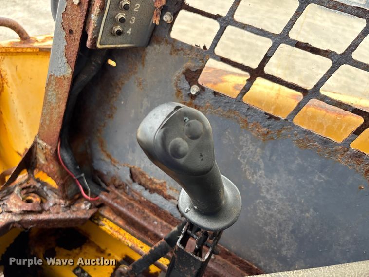 image for item DW7247 2008 Gehl 6640E skid steer loader