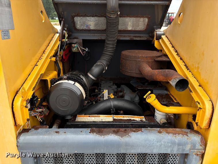 image for item DW7247 2008 Gehl 6640E skid steer loader