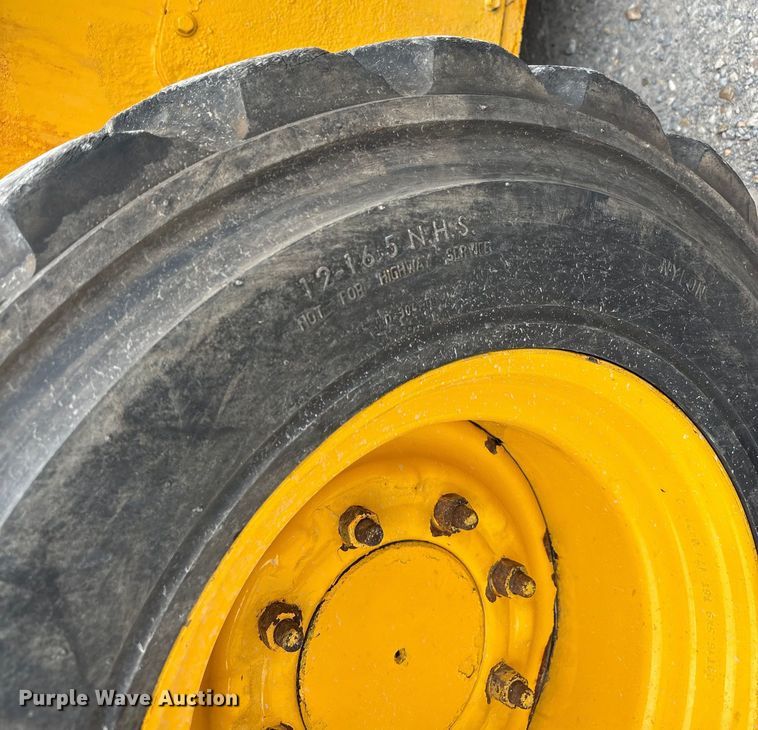 image for item DW7247 2008 Gehl 6640E skid steer loader