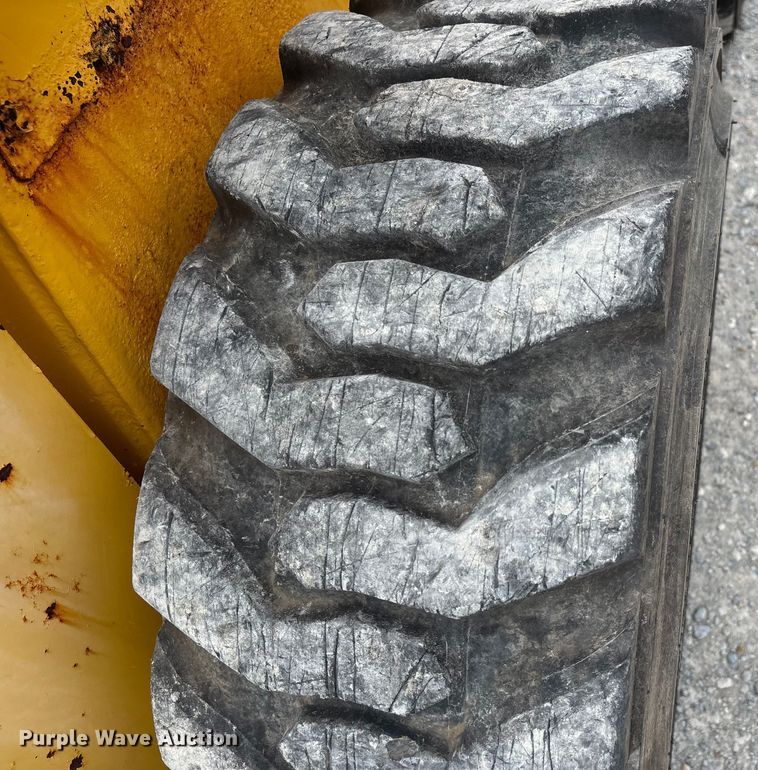 image for item DW7247 2008 Gehl 6640E skid steer loader