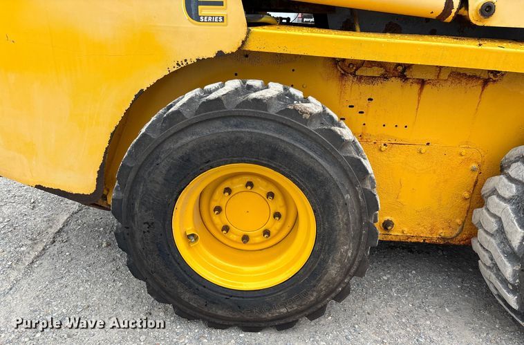 image for item DW7247 2008 Gehl 6640E skid steer loader