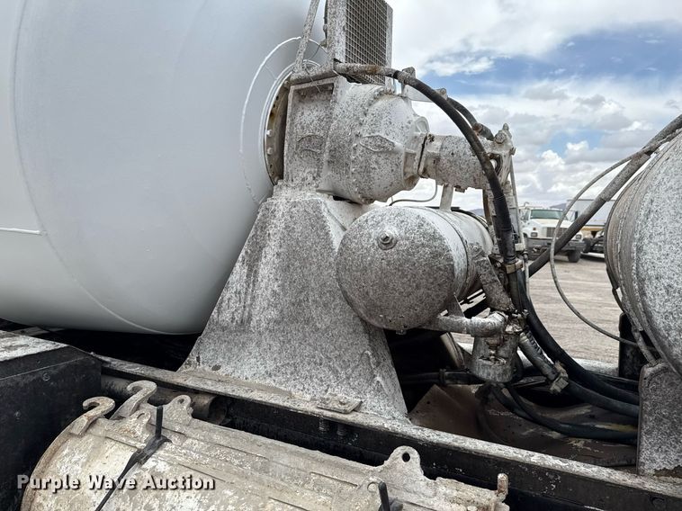 image for item DX5590 1998 Ford LT9511 ready mix truck