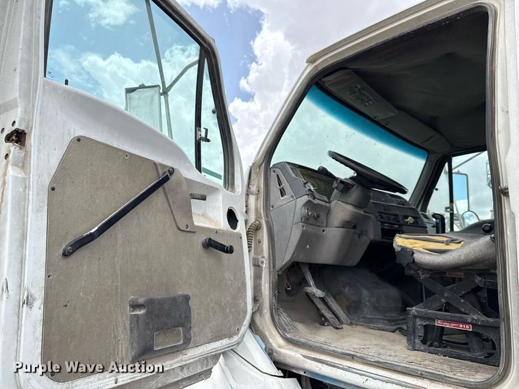 image for item DX5590 1998 Ford LT9511 ready mix truck