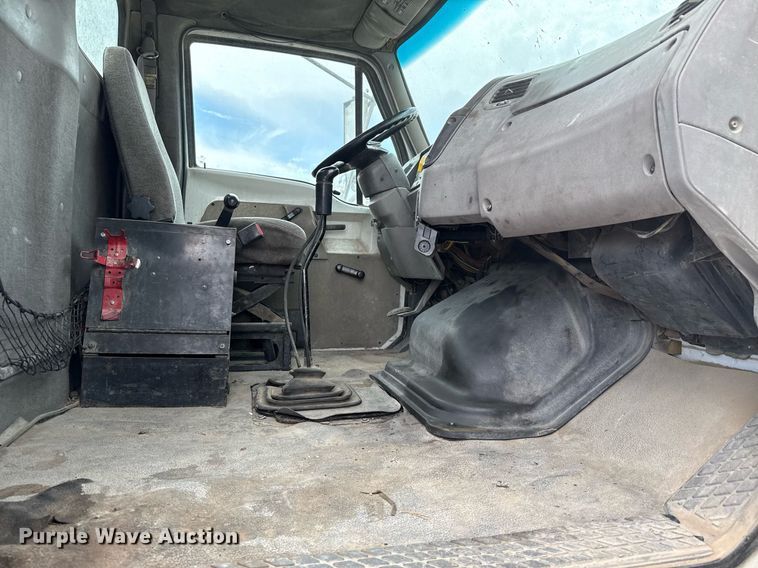 image for item DX5590 1998 Ford LT9511 ready mix truck