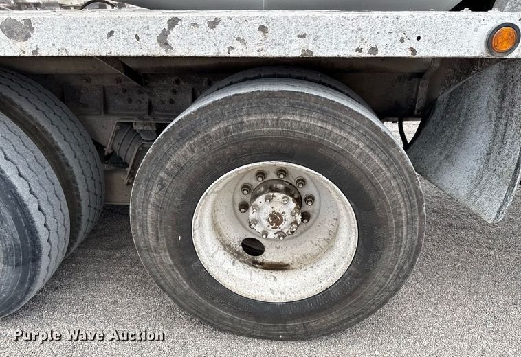 image for item DX5590 1998 Ford LT9511 ready mix truck