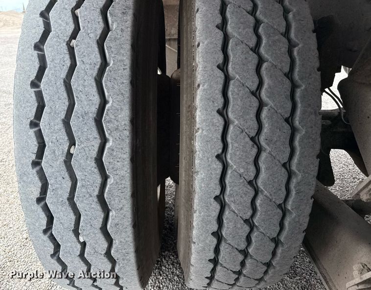 image for item DX5590 1998 Ford LT9511 ready mix truck