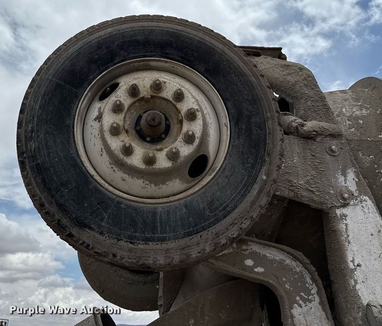 image for item DX5590 1998 Ford LT9511 ready mix truck