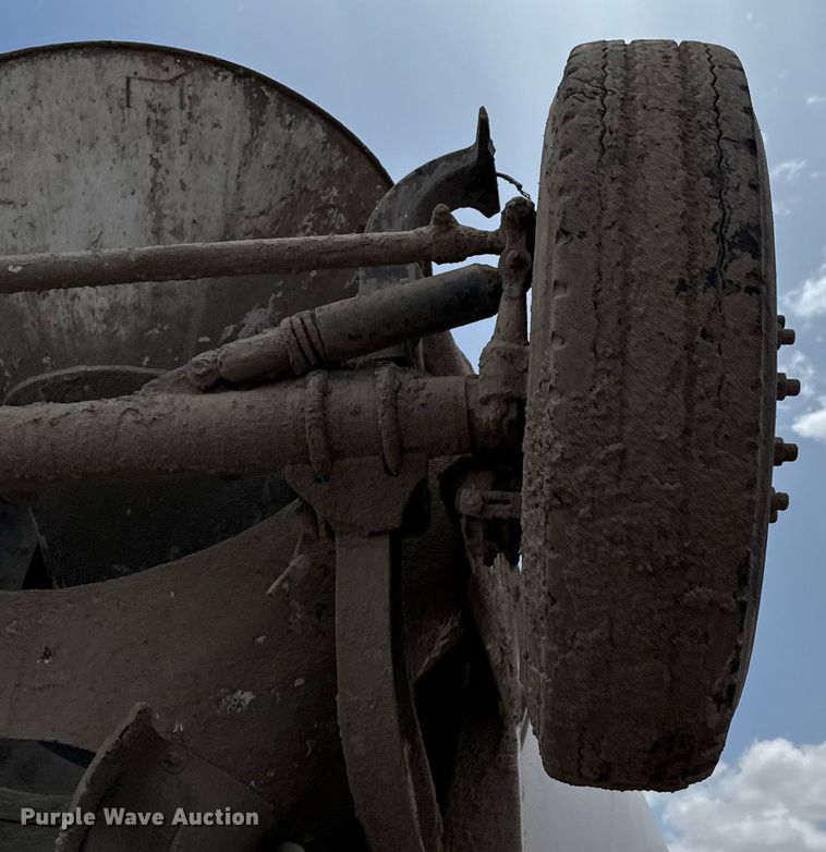 image for item DX5590 1998 Ford LT9511 ready mix truck