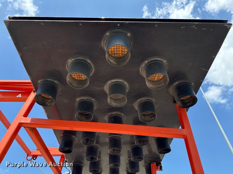 image for item DX5622 2017 Hi-Way Safety Arrowboard arrow board trailer