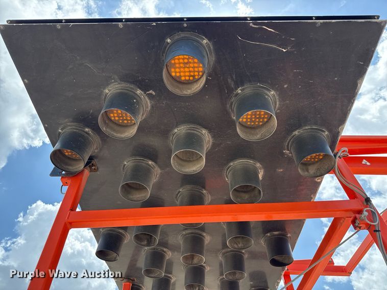 image for item DX5622 2017 Hi-Way Safety Arrowboard arrow board trailer