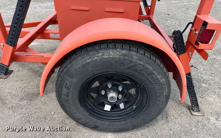 image for item DX5622 2017 Hi-Way Safety Arrowboard arrow board trailer