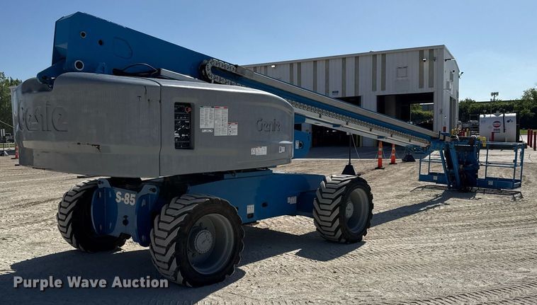 image for item DX5673 2013 Genie S-85 boom lift