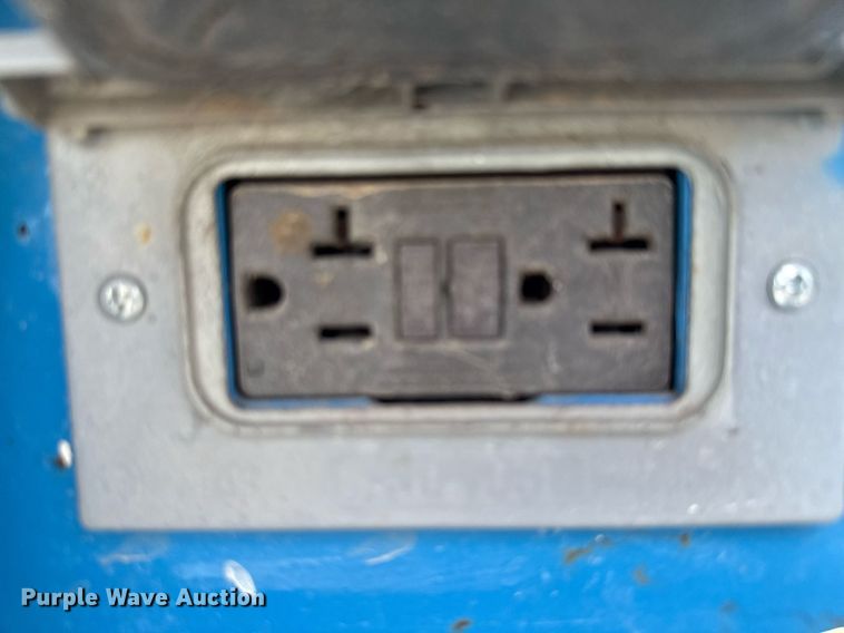 image for item DX5673 2013 Genie S-85 boom lift