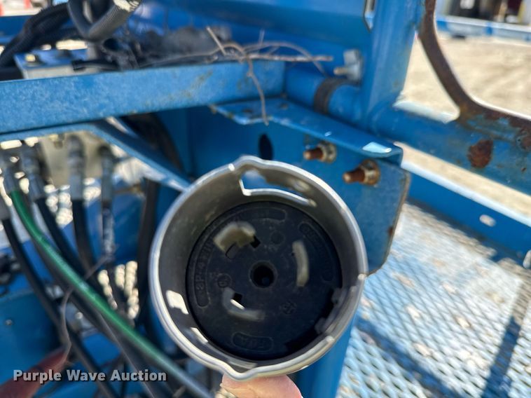 image for item DX5673 2013 Genie S-85 boom lift