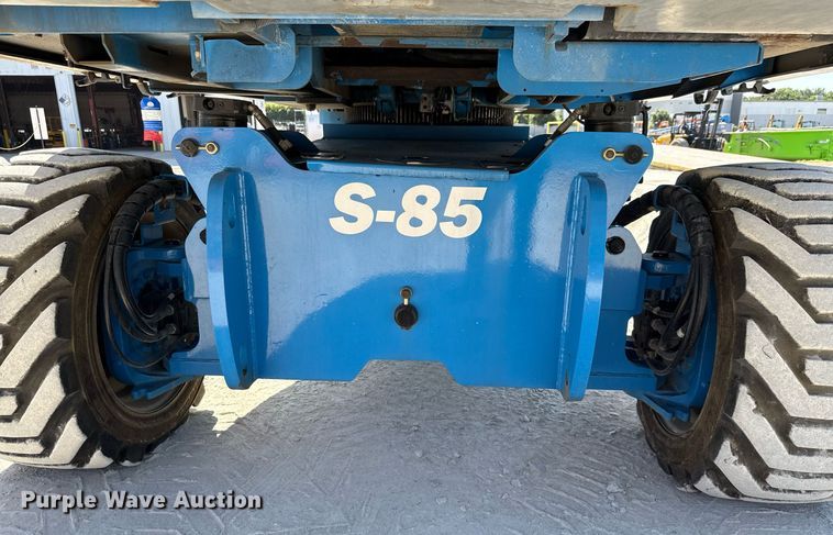 image for item DX5673 2013 Genie S-85 boom lift