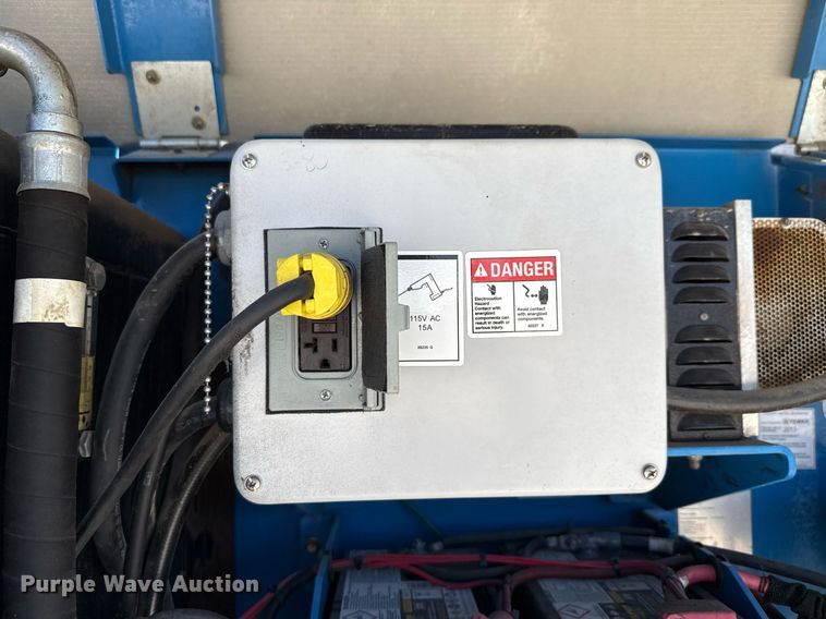 image for item DX5673 2013 Genie S-85 boom lift