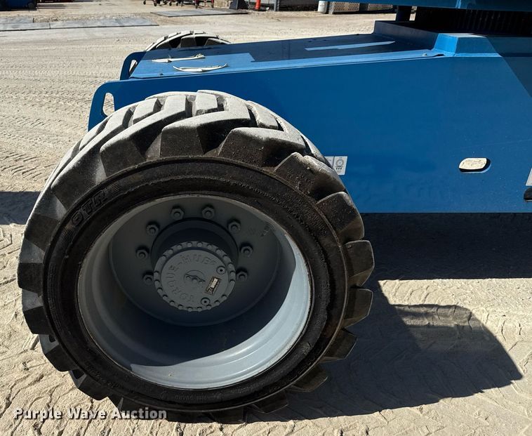 image for item DX5673 2013 Genie S-85 boom lift