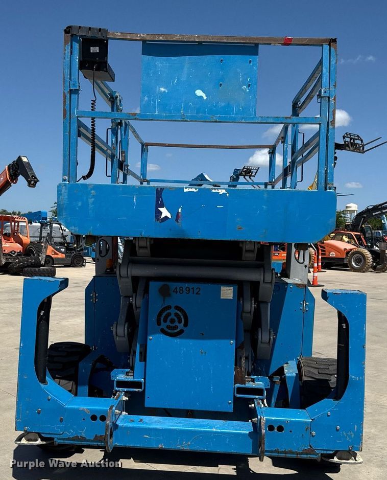image for item DX5674 2013 Genie GS-4390 scissor lift