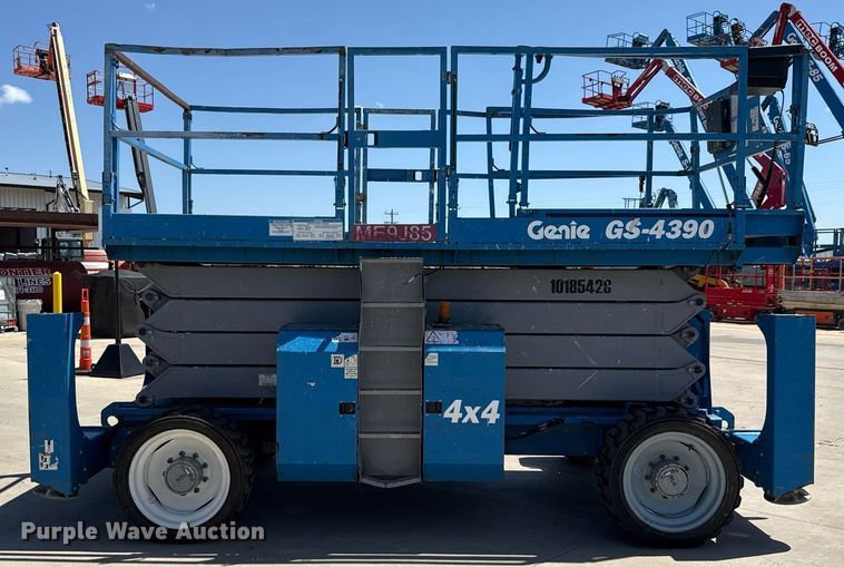image for item DX5674 2013 Genie GS-4390 scissor lift