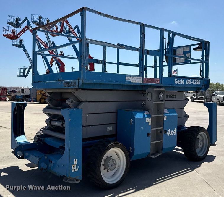 image for item DX5674 2013 Genie GS-4390 scissor lift