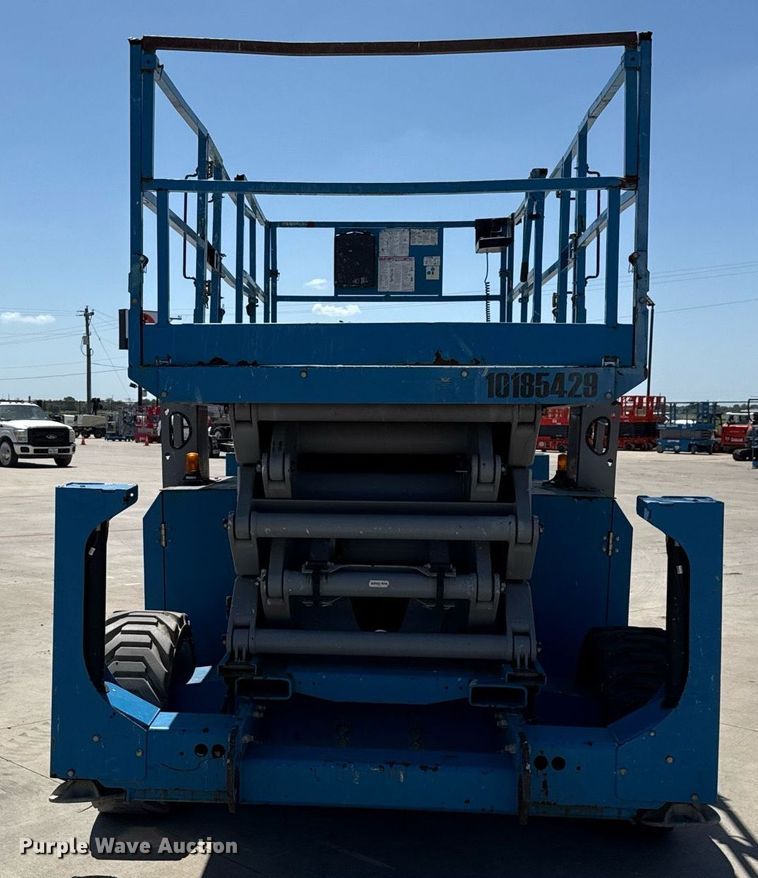 image for item DX5674 2013 Genie GS-4390 scissor lift