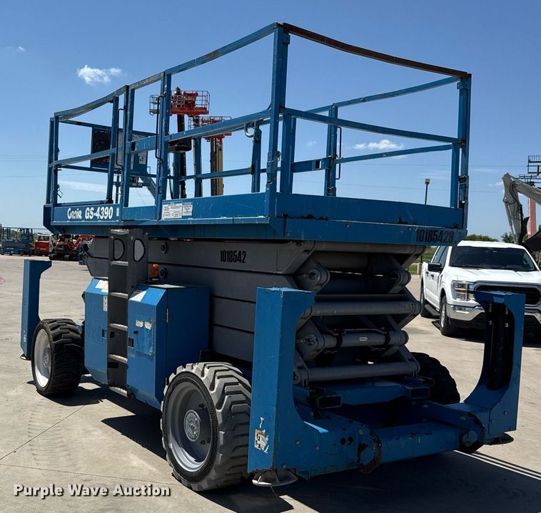 image for item DX5674 2013 Genie GS-4390 scissor lift