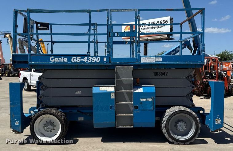 image for item DX5674 2013 Genie GS-4390 scissor lift