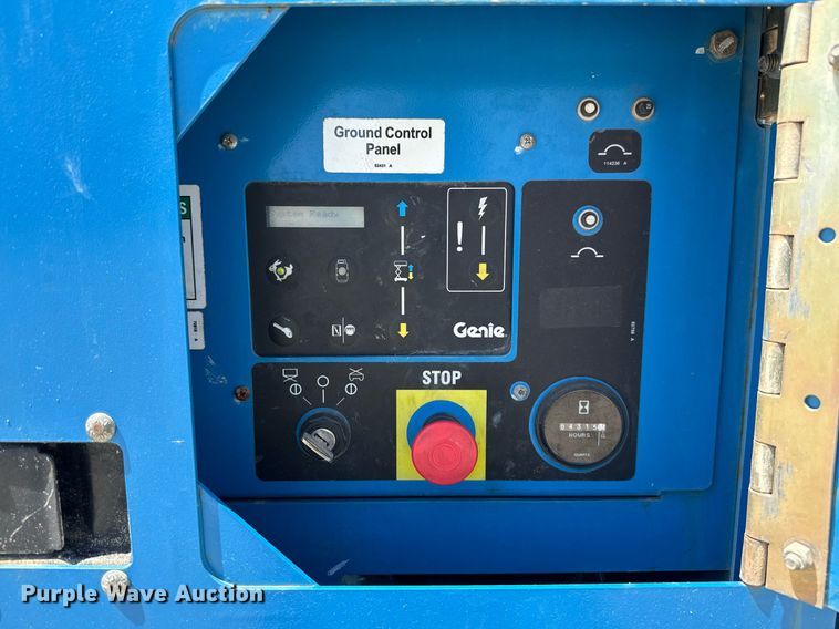 image for item DX5674 2013 Genie GS-4390 scissor lift