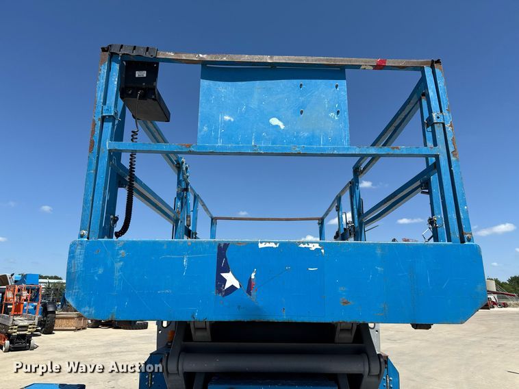 image for item DX5674 2013 Genie GS-4390 scissor lift