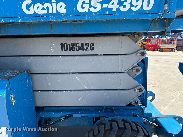 image for item DX5674 2013 Genie GS-4390 scissor lift