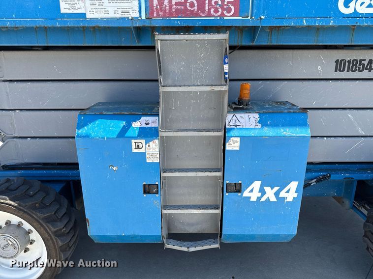image for item DX5674 2013 Genie GS-4390 scissor lift