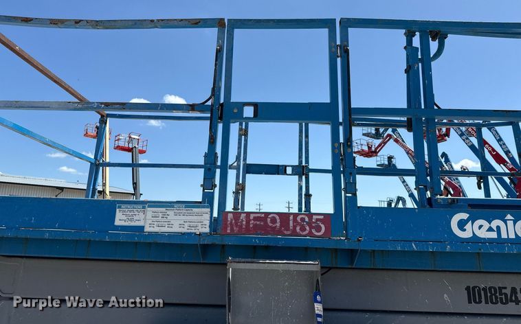 image for item DX5674 2013 Genie GS-4390 scissor lift
