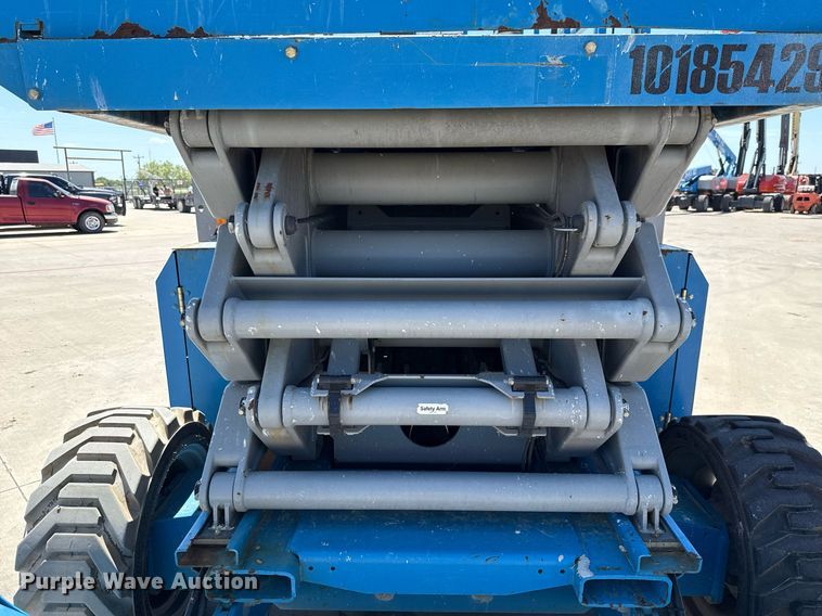 image for item DX5674 2013 Genie GS-4390 scissor lift