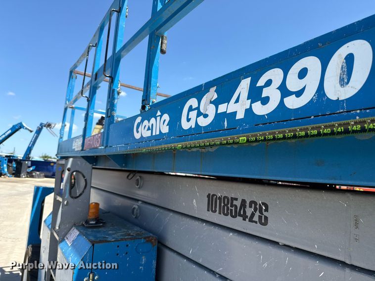 image for item DX5674 2013 Genie GS-4390 scissor lift