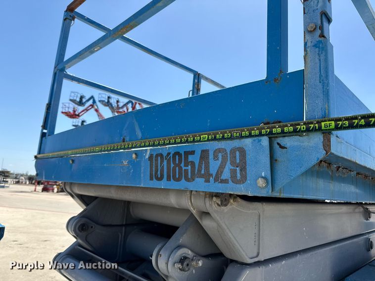 image for item DX5674 2013 Genie GS-4390 scissor lift