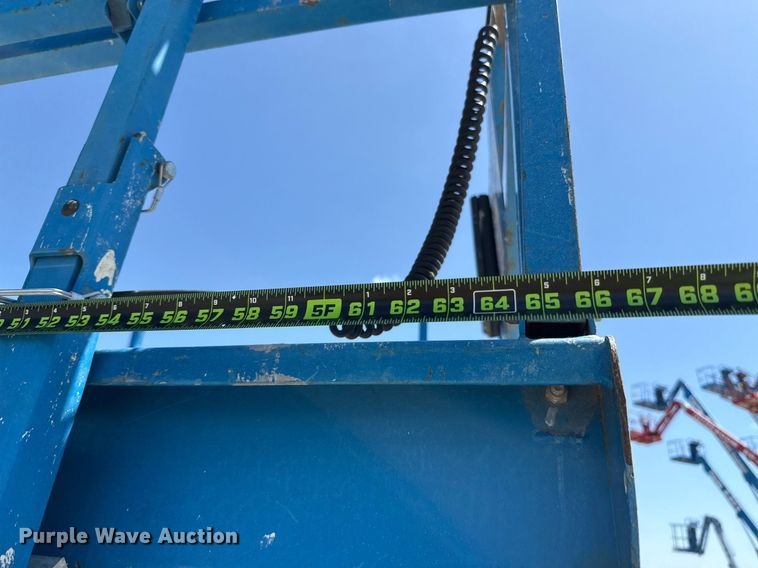 image for item DX5674 2013 Genie GS-4390 scissor lift