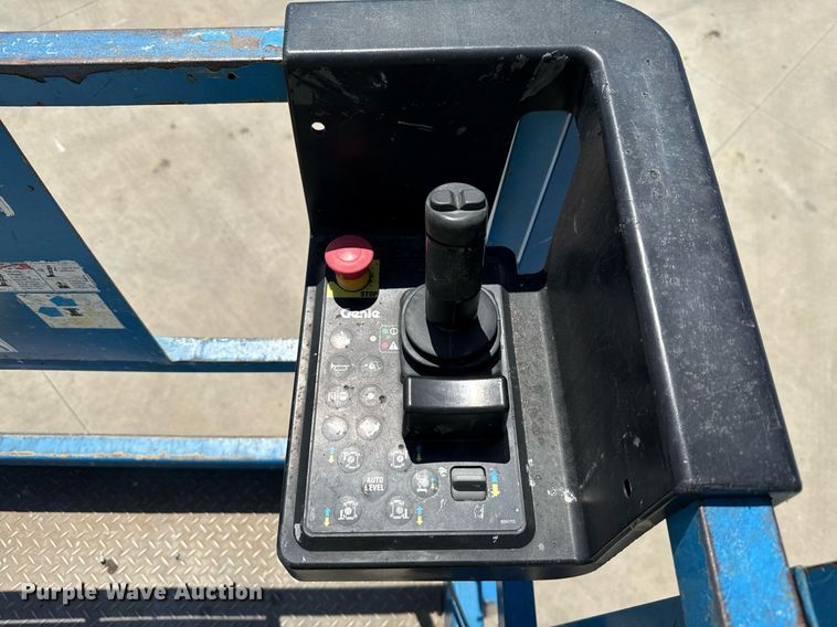 image for item DX5674 2013 Genie GS-4390 scissor lift