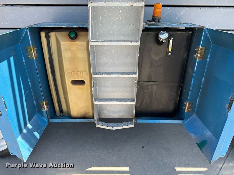 image for item DX5674 2013 Genie GS-4390 scissor lift