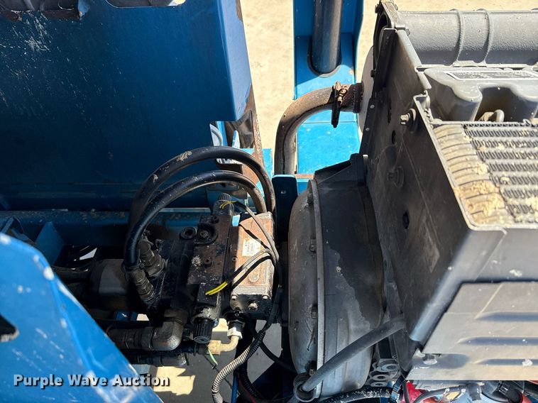 image for item DX5674 2013 Genie GS-4390 scissor lift