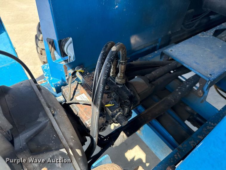 image for item DX5674 2013 Genie GS-4390 scissor lift