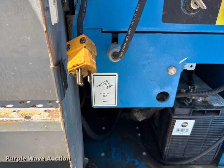 image for item DX5674 2013 Genie GS-4390 scissor lift