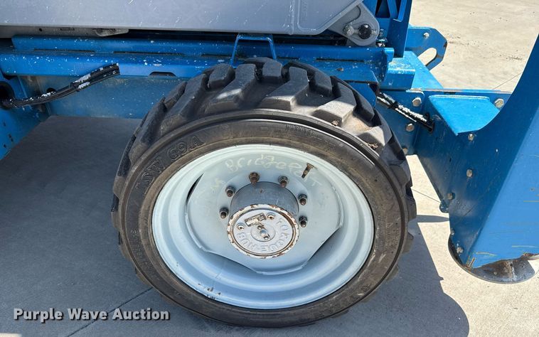 image for item DX5674 2013 Genie GS-4390 scissor lift