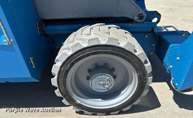 image for item DX5674 2013 Genie GS-4390 scissor lift