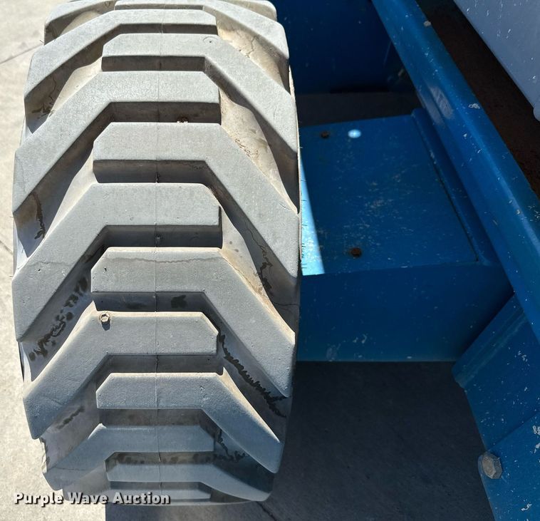 image for item DX5674 2013 Genie GS-4390 scissor lift