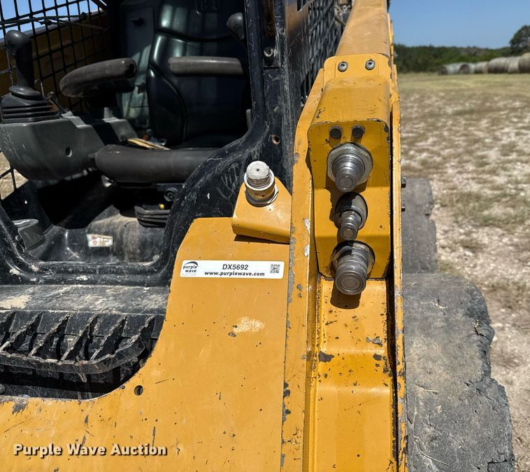 image for item DX5692 2020 Caterpillar 242D3 skid steer loader