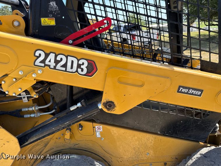 image for item DX5692 2020 Caterpillar 242D3 skid steer loader