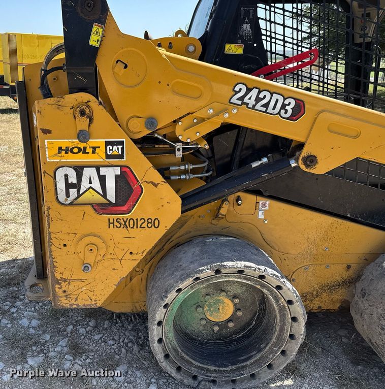 image for item DX5692 2020 Caterpillar 242D3 skid steer loader